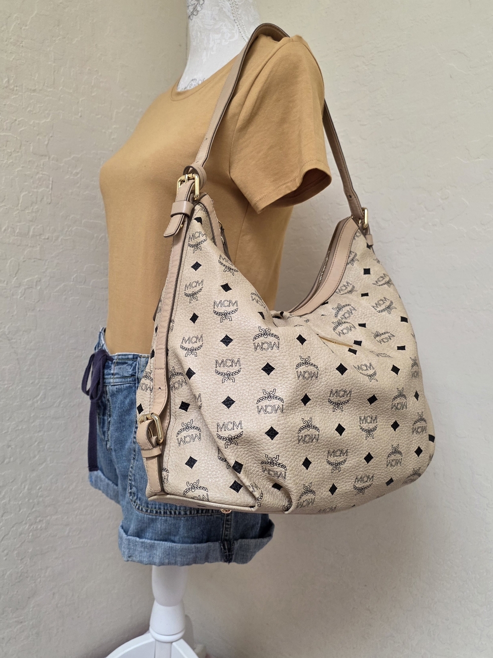 MCM Large Hobo Bag With Padlock And Keys And Authenticity Card